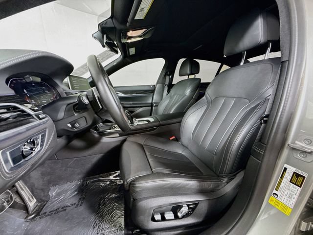 Used 2022 BMW 740i w/ M Sport Package RWD image 11