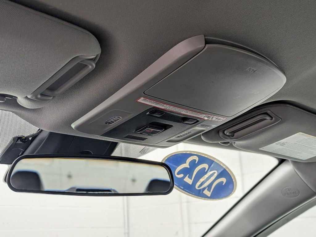 Used 2023 Toyota Camry SE image 12