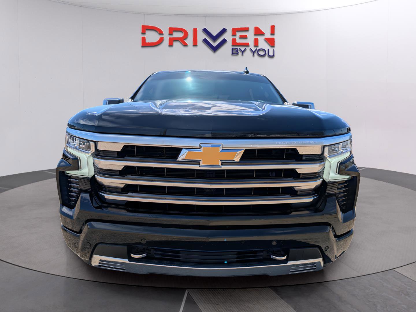 Used 2025 Chevrolet Silverado 1500 High Country w/ Technology Package AWD/4WD image 8