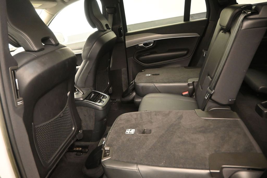Used 2022 Volvo XC90 T5 Momentum FWD image 13