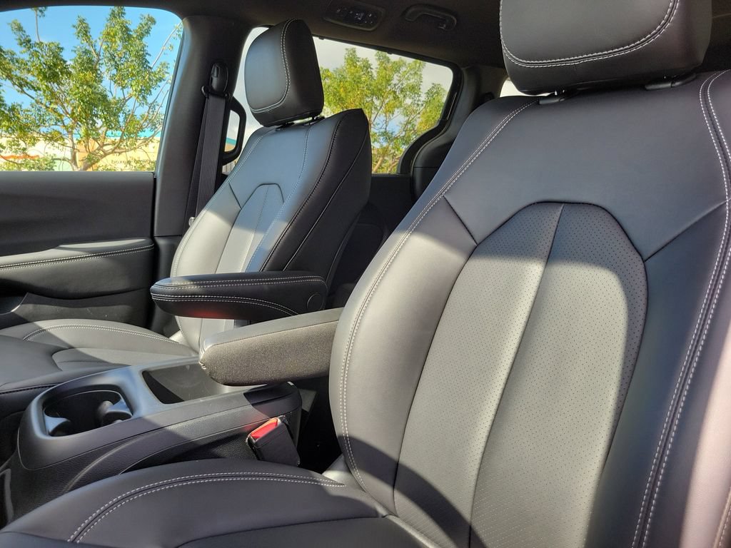 New 2026 Chrysler Voyager LX FWD image 22