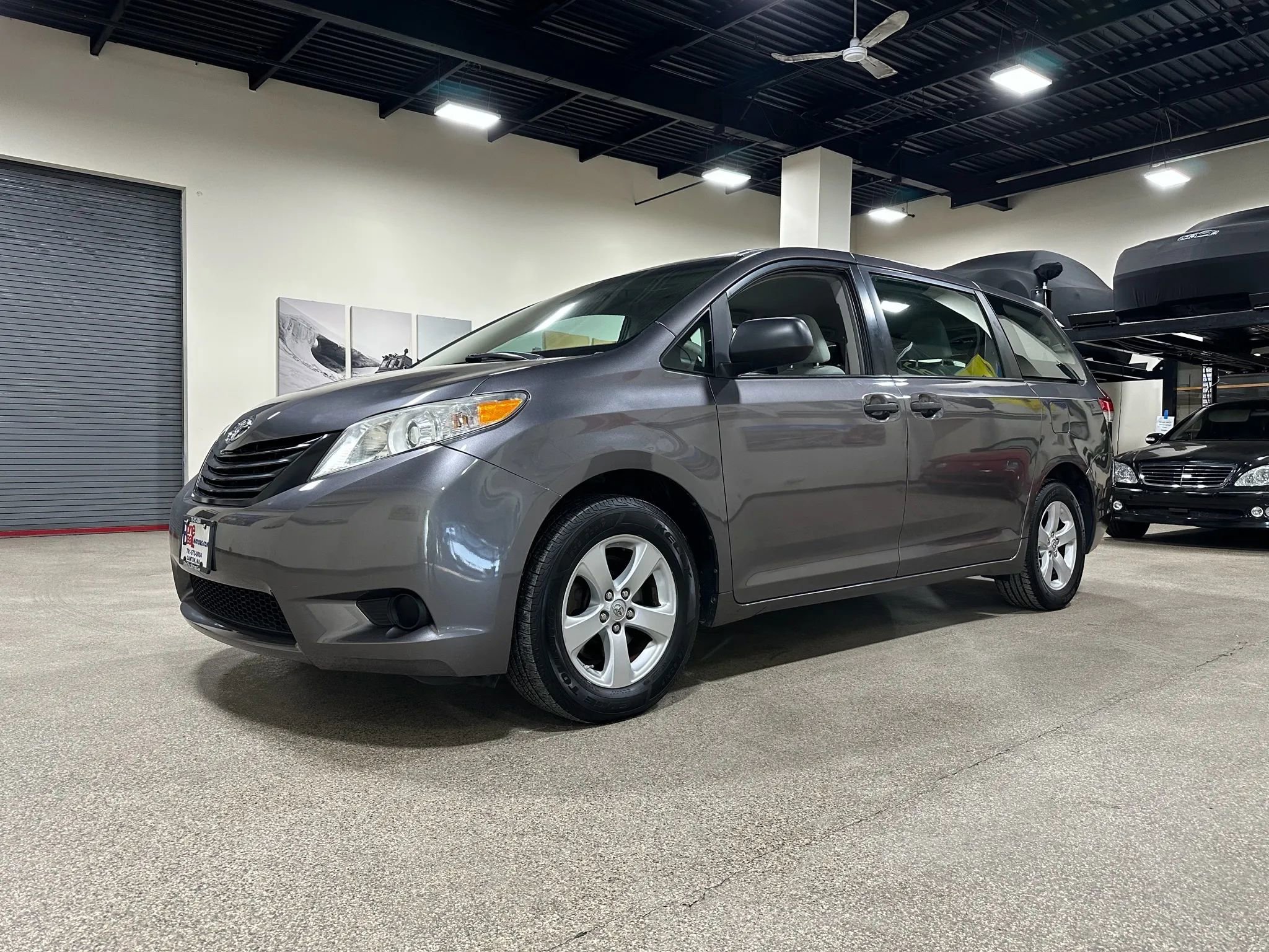 Used 2012 Toyota Sienna image 3
