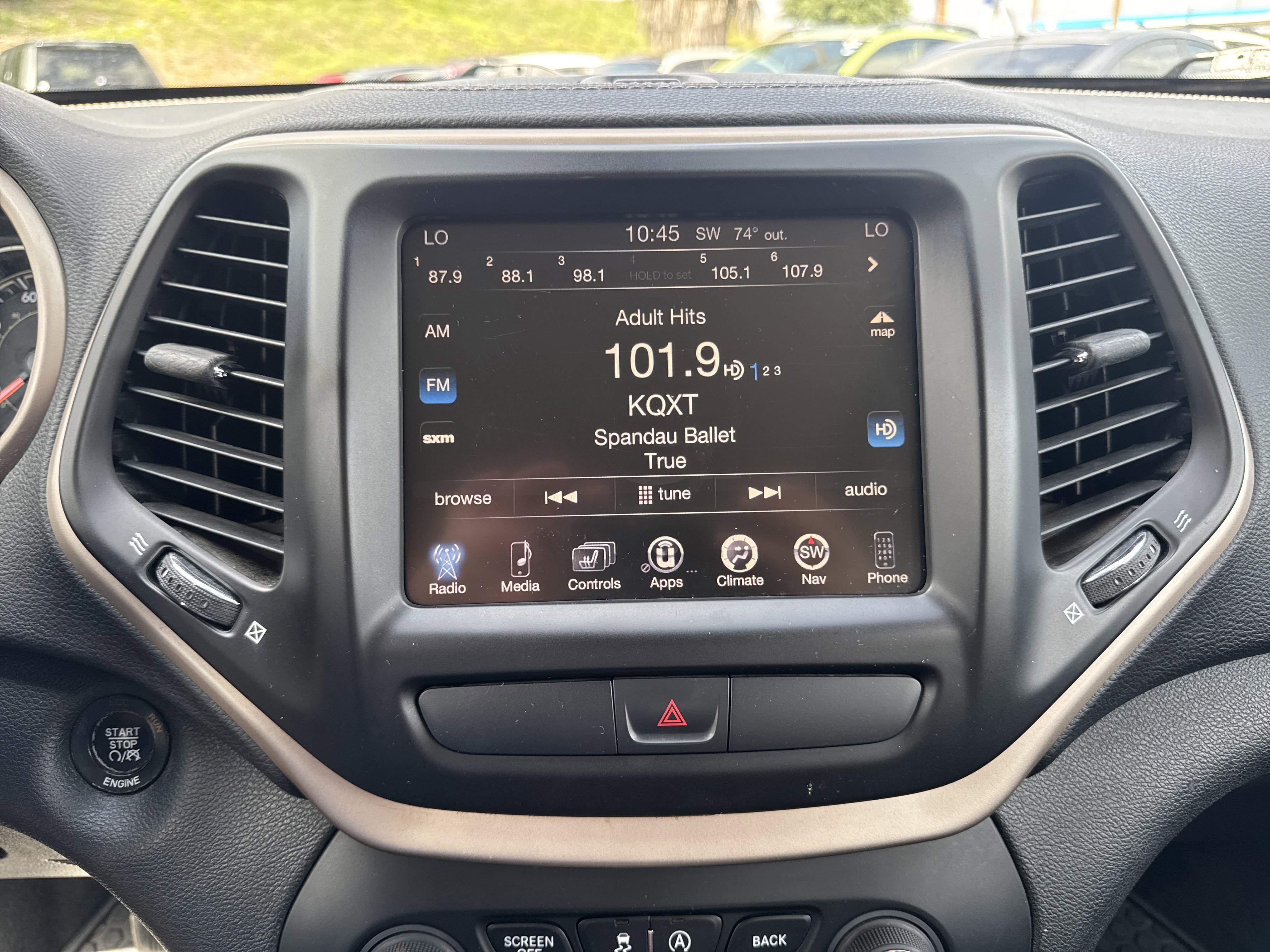 Used 2015 Jeep Cherokee Limited w/ Luxury Group AWD/4WD image 19