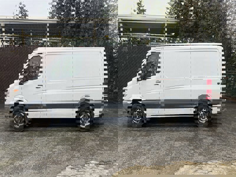 Used 2013 Freightliner Sprinter 2500 image 2