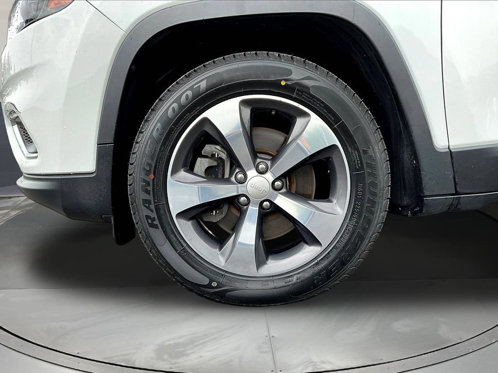 Used 2019 Jeep Cherokee Limited AWD/4WD image 38