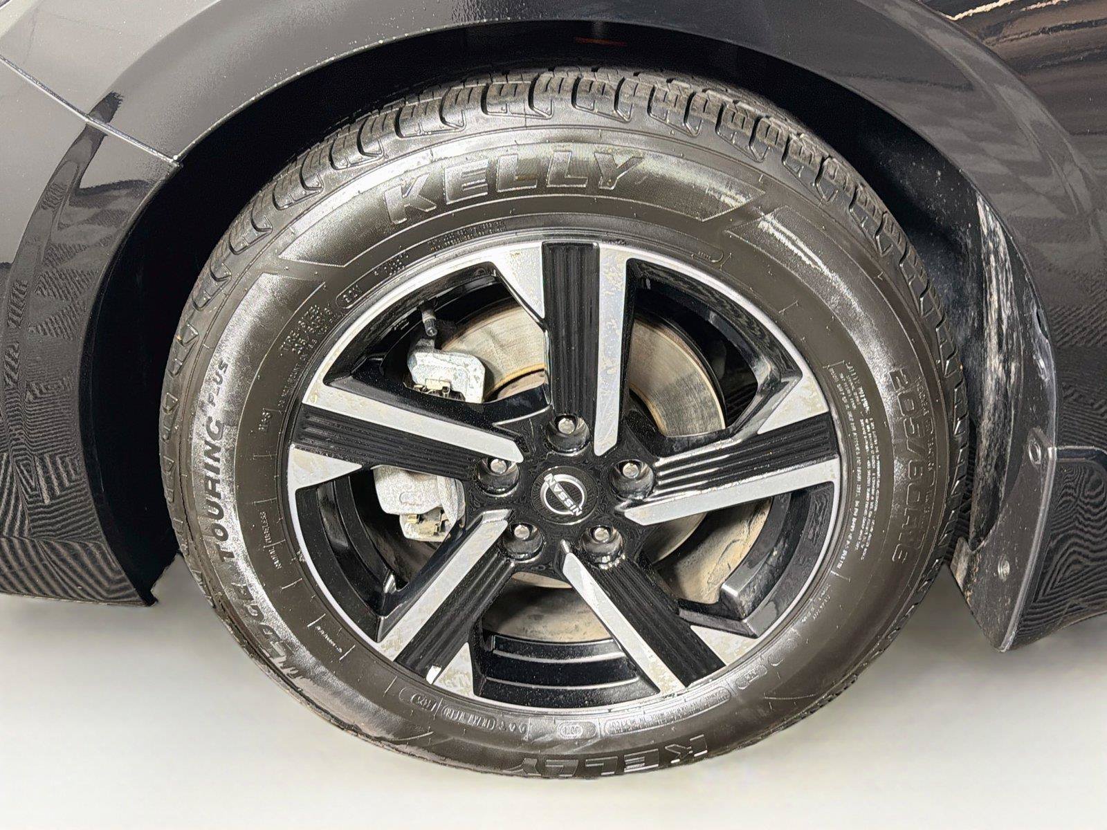 Used 2025 Nissan Sentra SV FWD image 31