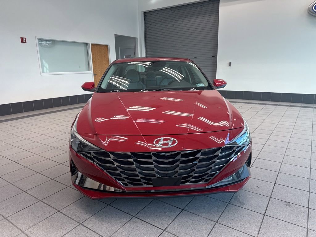 Used 2021 Hyundai Elantra Limited w/ Cargo Package image 8