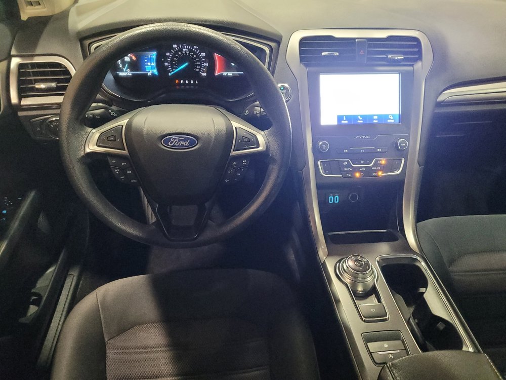 Used 2020 Ford Fusion SE FWD image 22