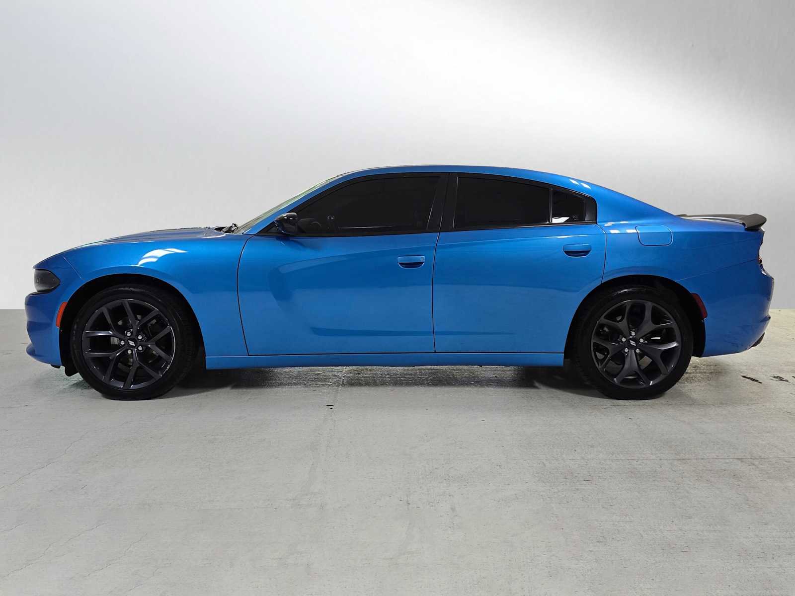 Used 2019 Dodge Charger SXT w/ Blacktop Package image 6
