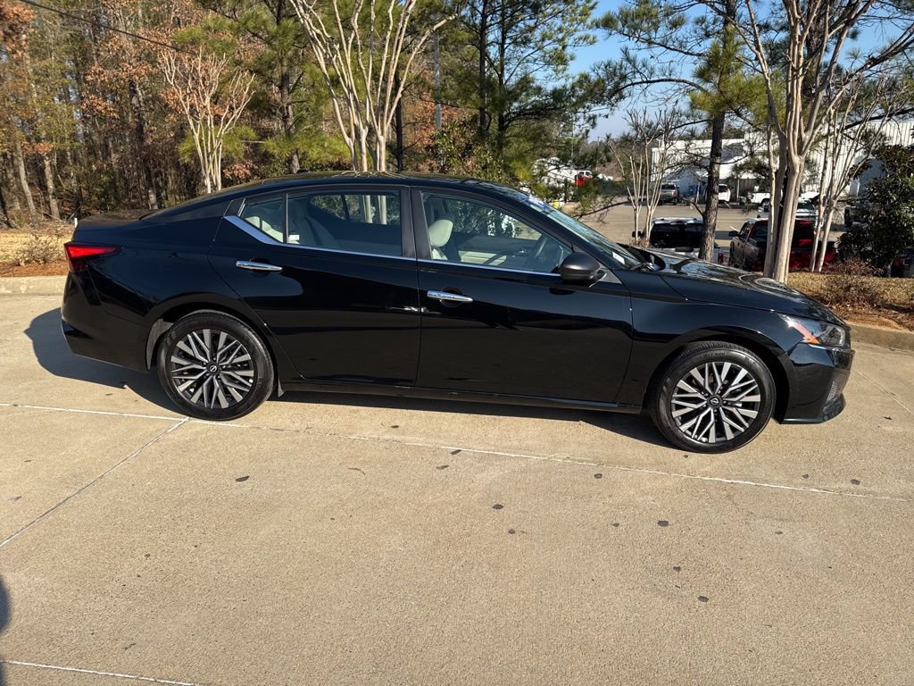 Used 2025 Nissan Altima 2.5 SV image 3