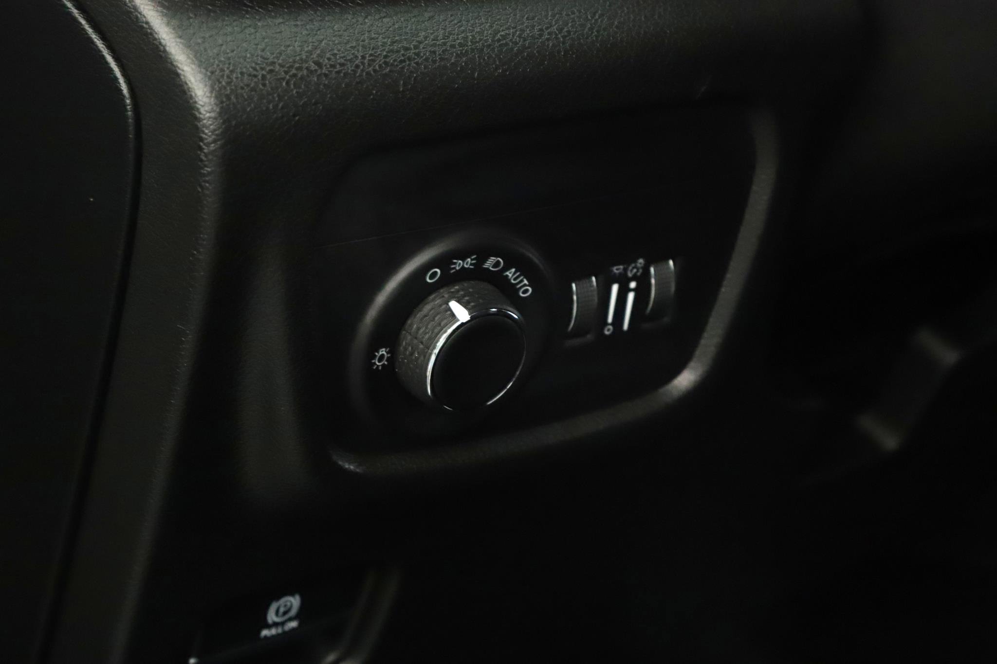 Used 2023 Jeep Grand Cherokee Altitude image 8