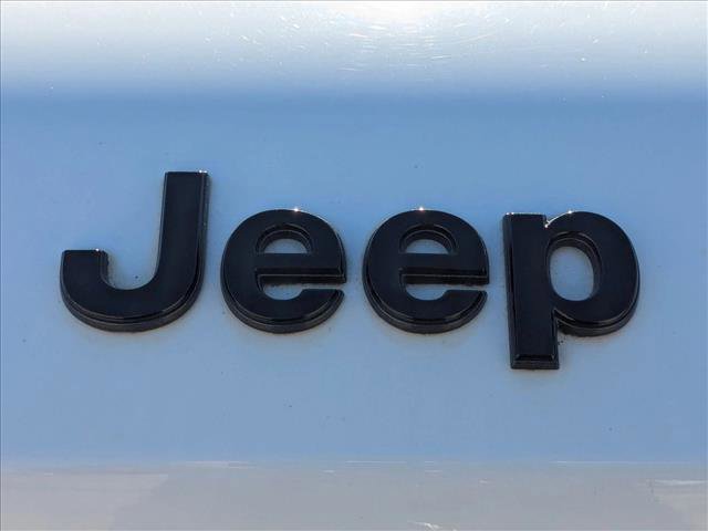 Used 2023 Jeep Grand Cherokee L Laredo image 8