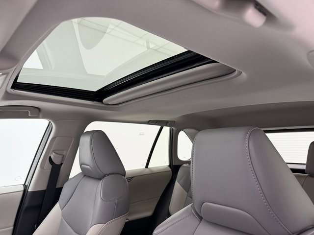 Used 2022 Toyota RAV4 XLE Premium image 25