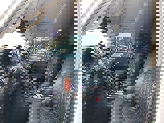 Used 2023 Nissan Armada Platinum w/ Captain's Chairs Package image 11