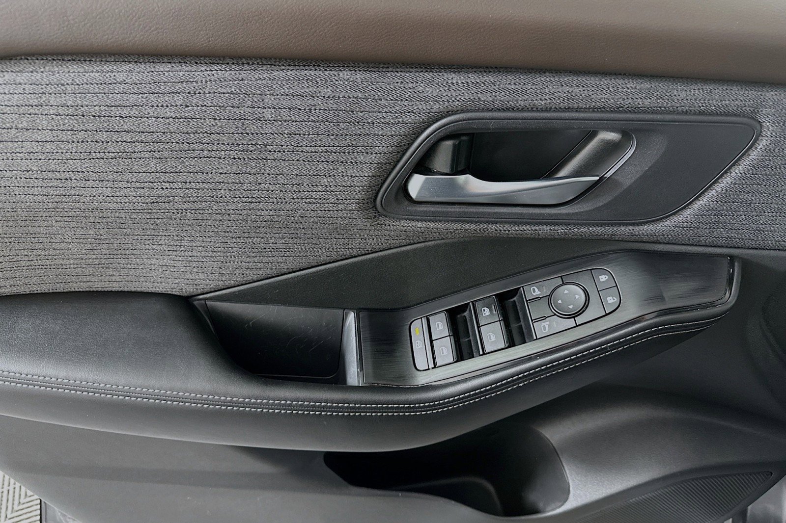 Used 2023 Nissan Rogue SV image 21