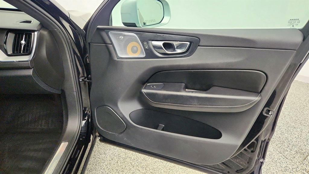 Used 2018 Volvo XC60 T6 R-Design w/ Convenience Package image 26