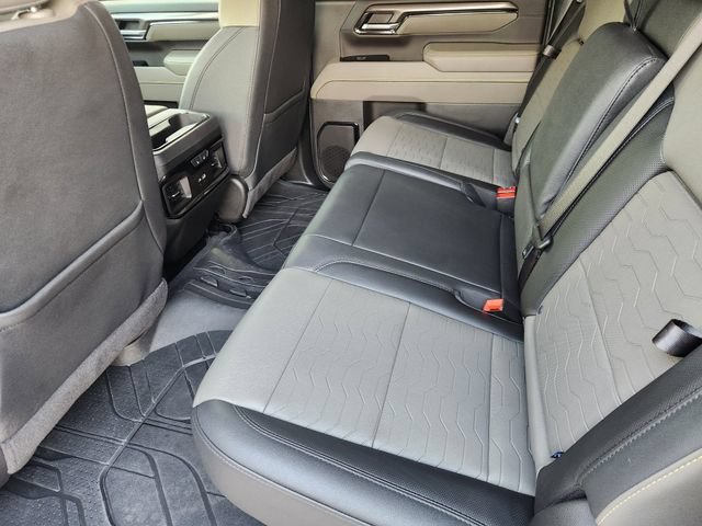 Used 2025 Chevrolet Silverado 2500 ZR2 w/ Technology Package AWD/4WD image 32
