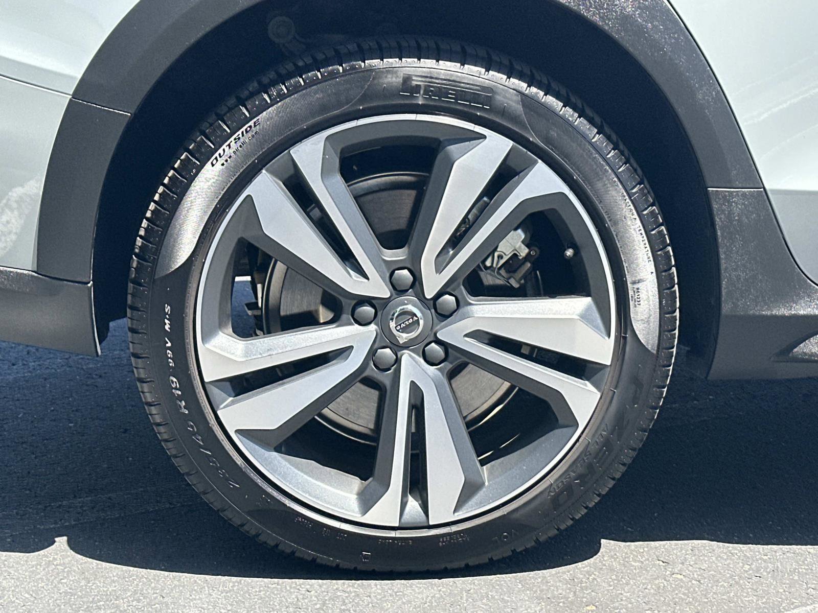 Used 2025 Volvo V60 B5 Cross Country Plus AWD/4WD image 27