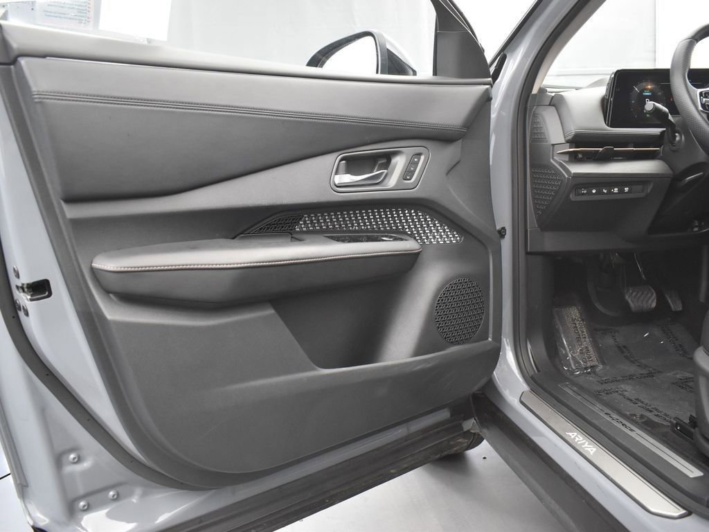 Used 2023 Nissan Ariya AWD image 28