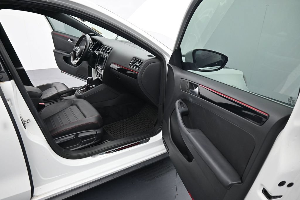 Used 2018 Volkswagen Jetta GLI FWD image 23
