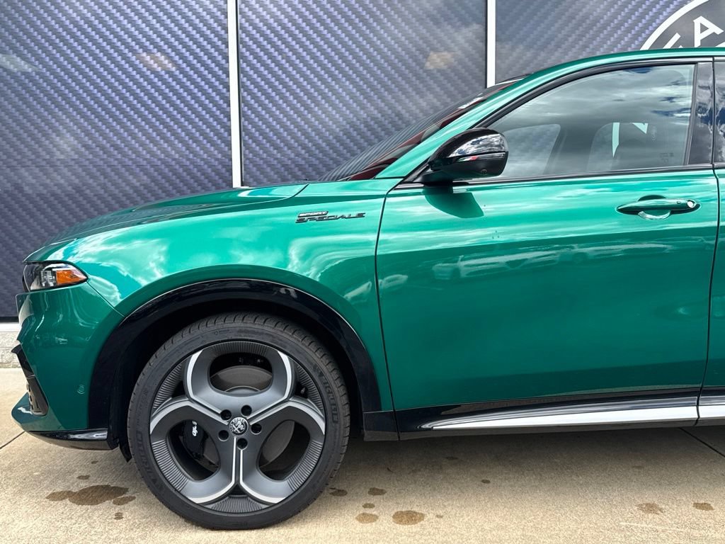 New 2026 Alfa Romeo Tonale w/ Active Assist Package AWD/4WD image 16