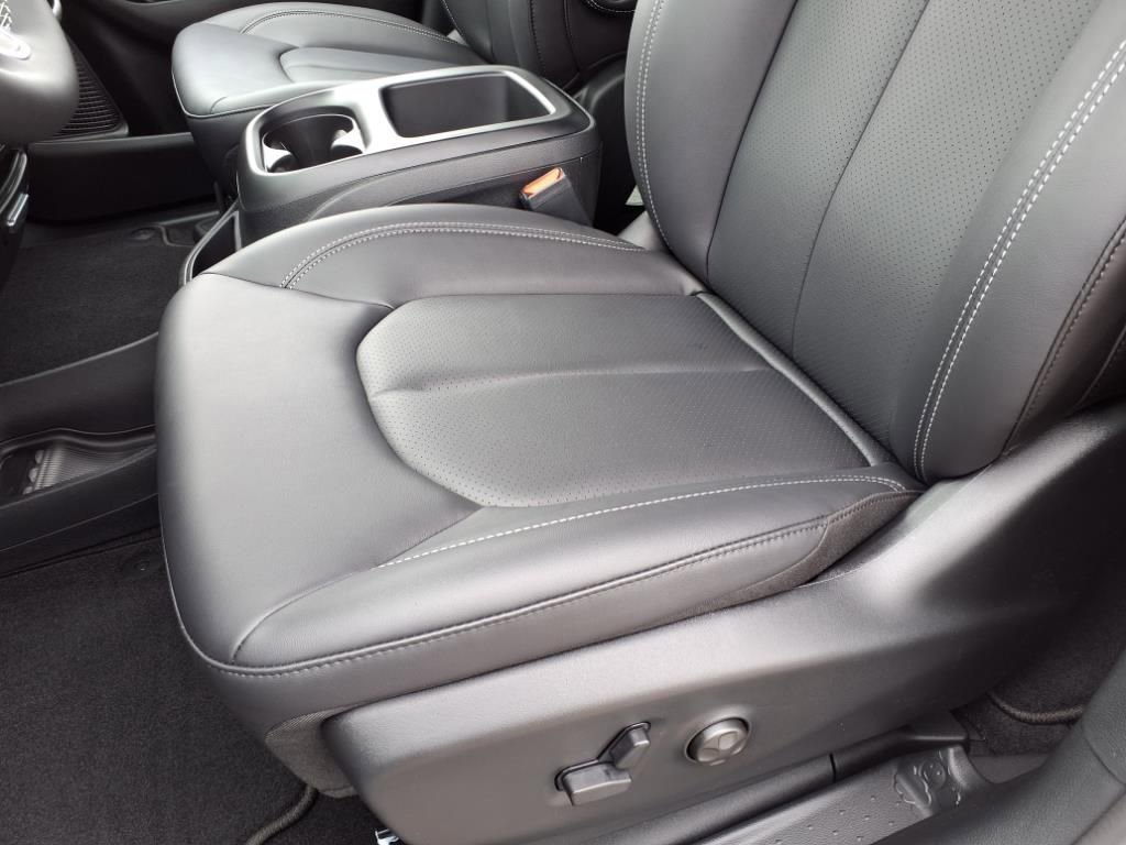 New 2026 Chrysler Pacifica Select image 15
