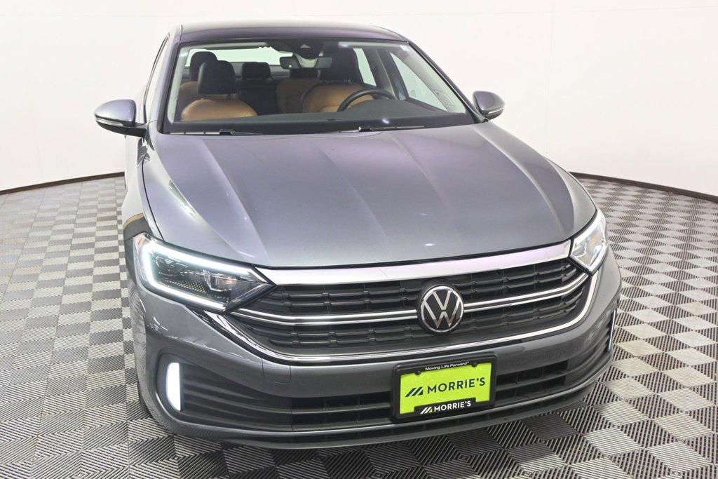 Used 2024 Volkswagen Jetta SEL image 9