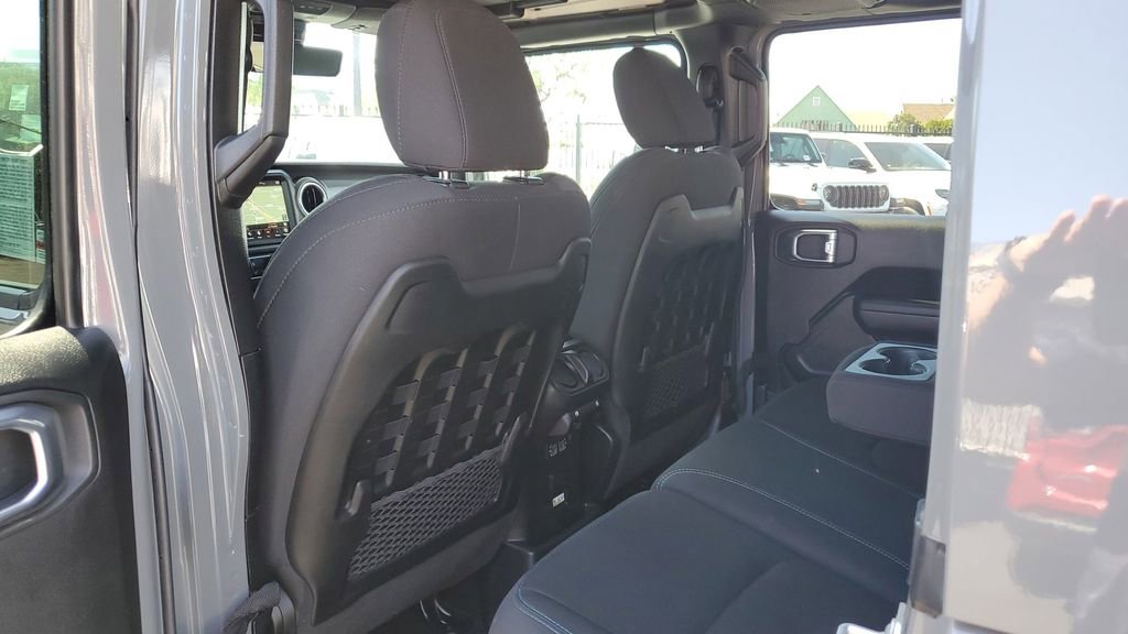 Used 2022 Jeep Wrangler Unlimited Rubicon 4xe w/ Steel Bumper Group AWD/4WD image 15