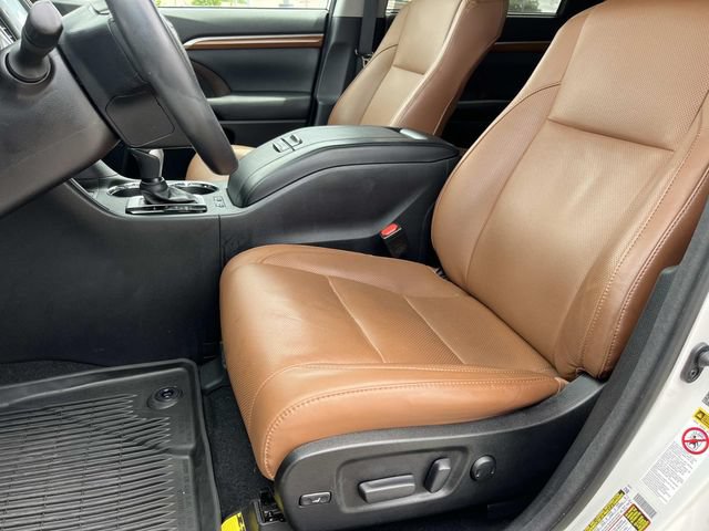 Used 2018 Toyota Highlander Limited w/ Protection Package #3 AWD/4WD image 23