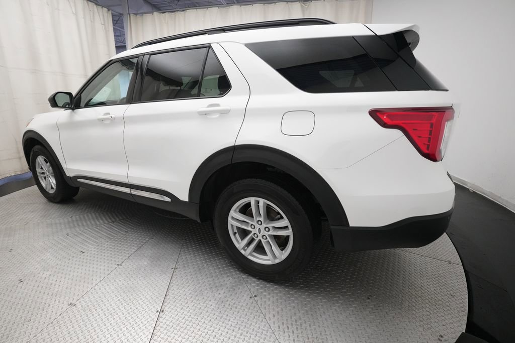 Used 2023 Ford Explorer XLT w/ Equipment Group 202A AWD/4WD image 33