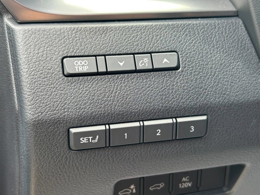 Used 2025 Lexus GX 550 w/ Accessory Package (2T) AWD/4WD image 30