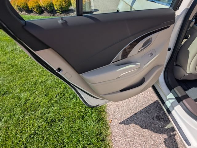Used 2014 Buick LaCrosse Leather FWD image 23
