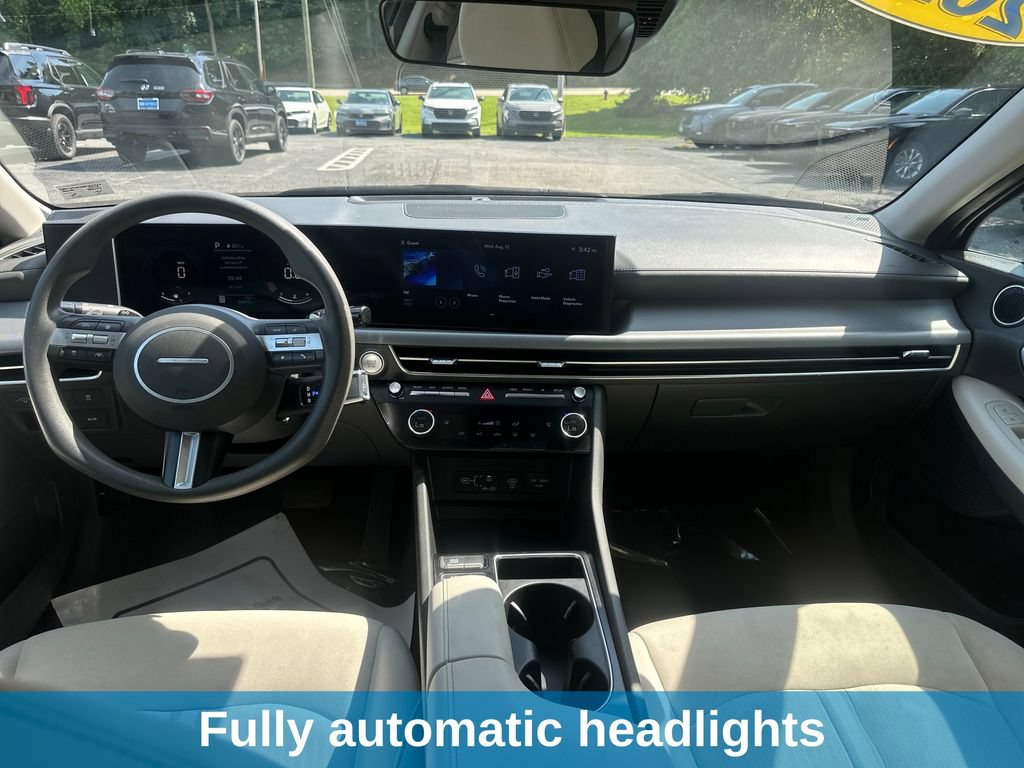 Used 2025 Hyundai Sonata SEL FWD image 16