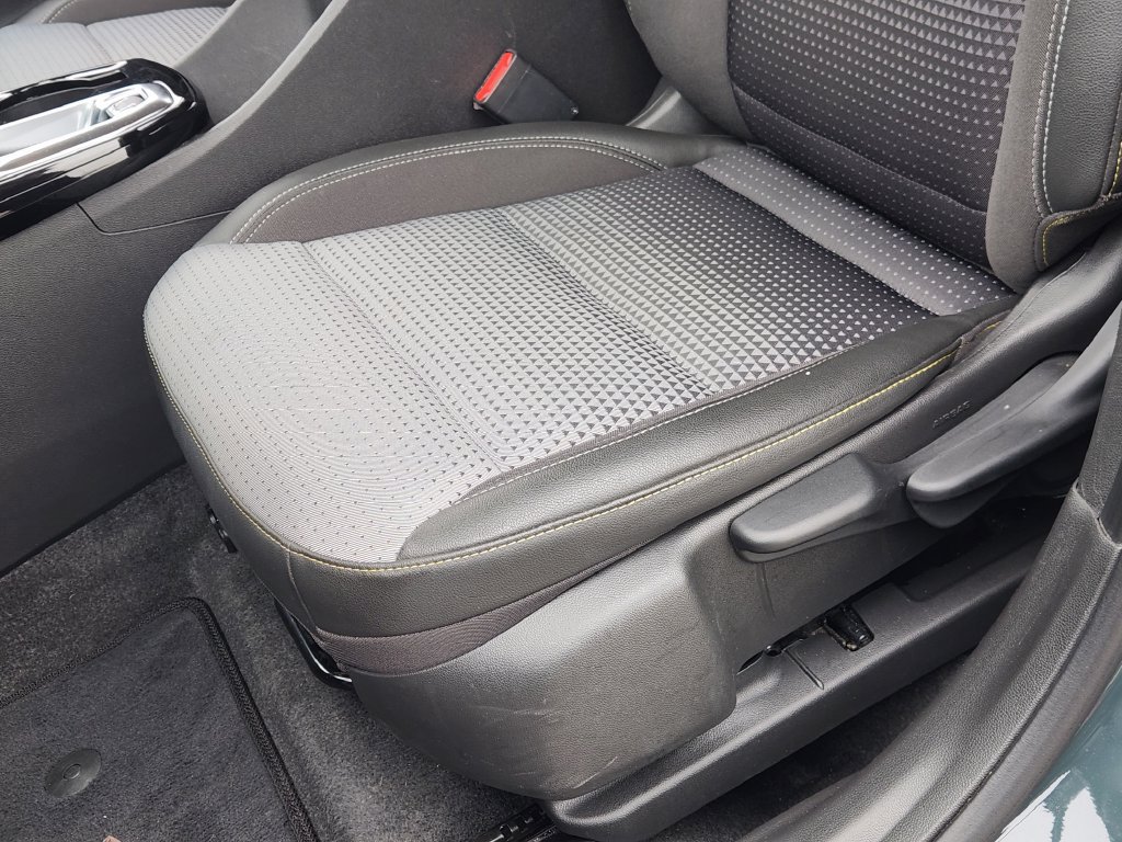 Used 2025 Chevrolet Trax LT FWD image 23