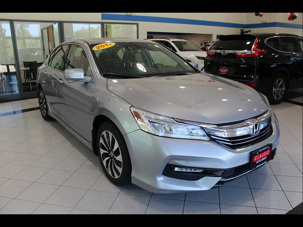 Used 2017 Honda Accord Touring image 3