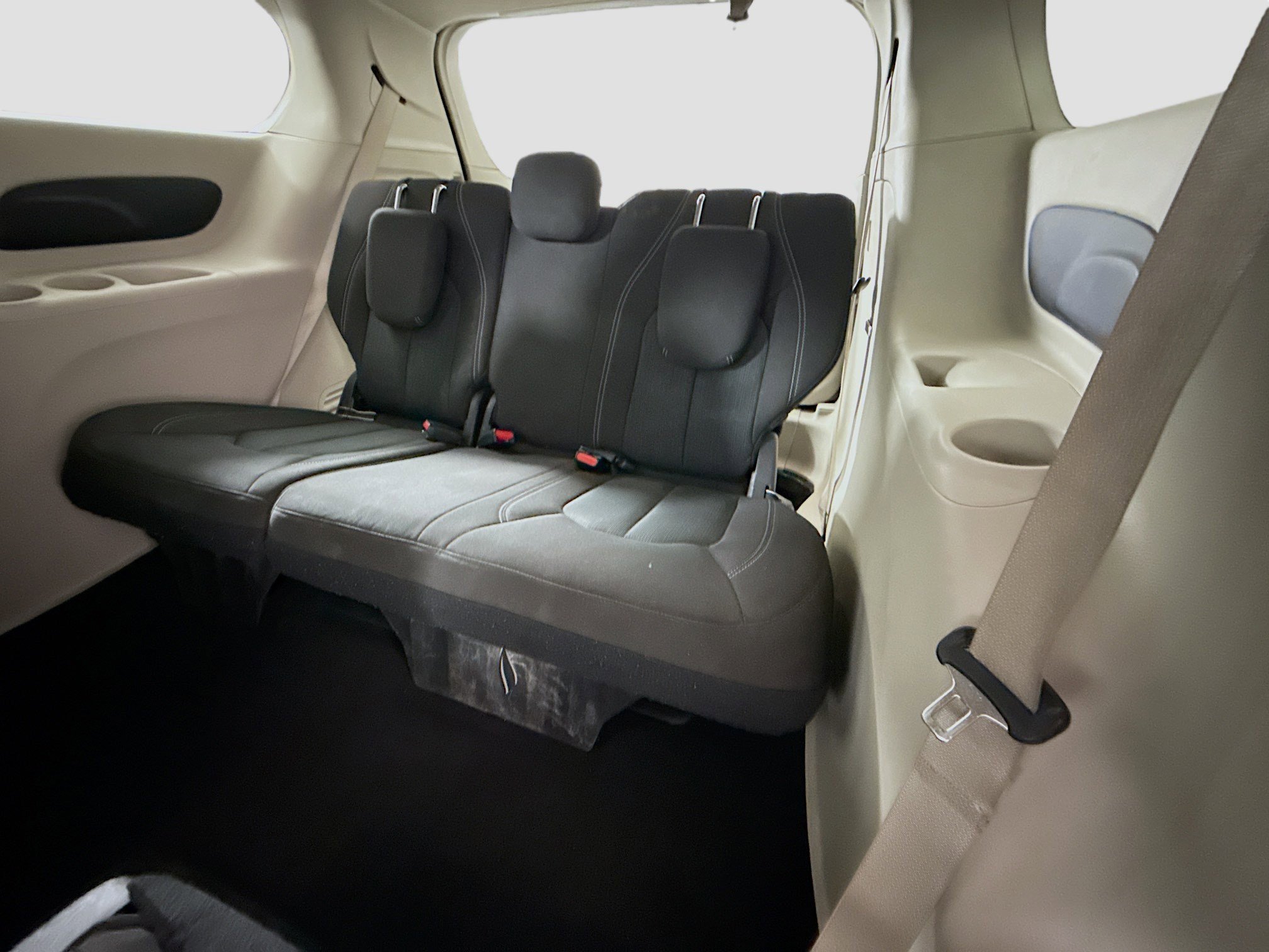 Used 2022 Chrysler Voyager LX FWD image 42