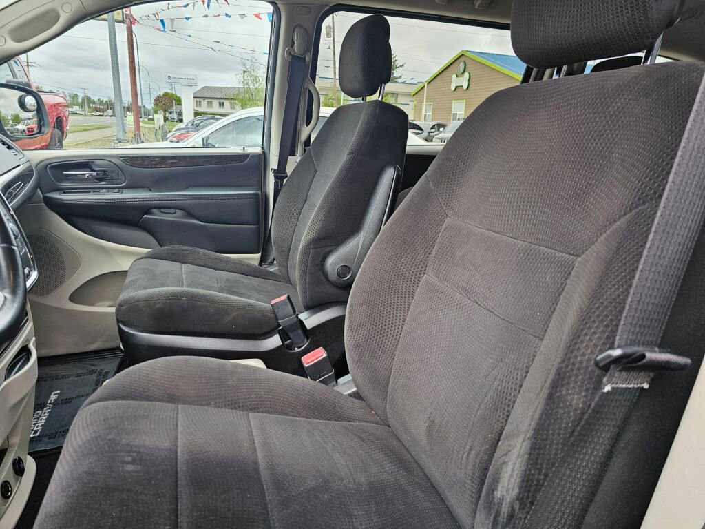 Used 2013 Dodge Grand Caravan SE FWD image 24