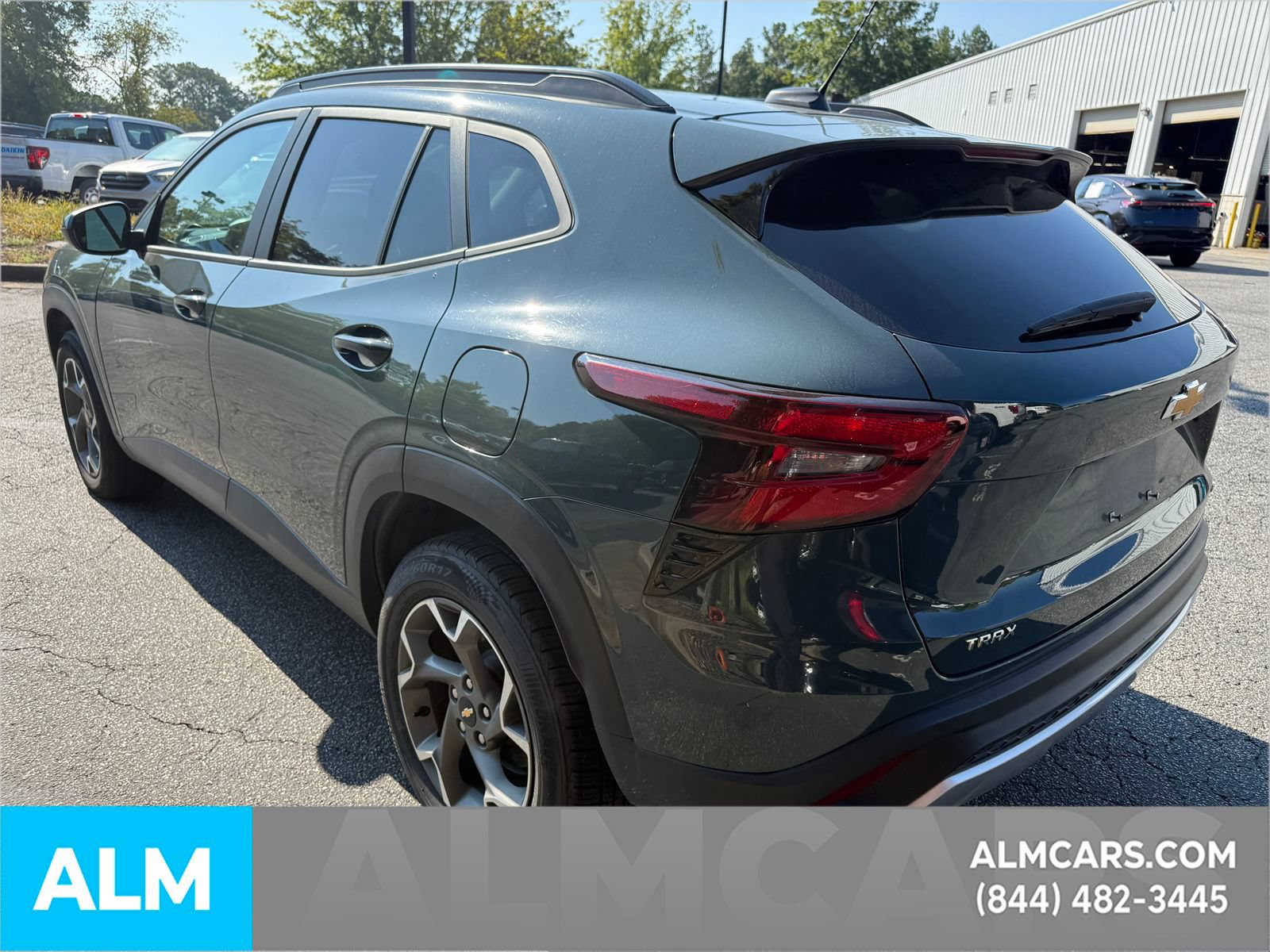 Used 2025 Chevrolet Trax LT FWD image 14