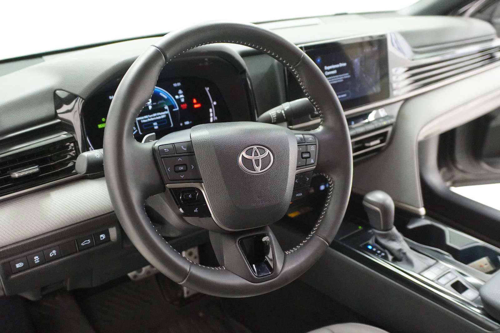 Used 2025 Toyota Camry SE FWD image 15