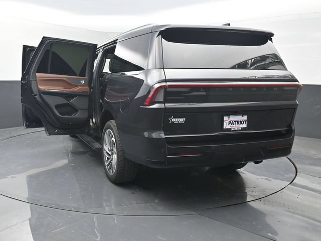 Used 2025 Lincoln Navigator Reserve AWD/4WD image 54