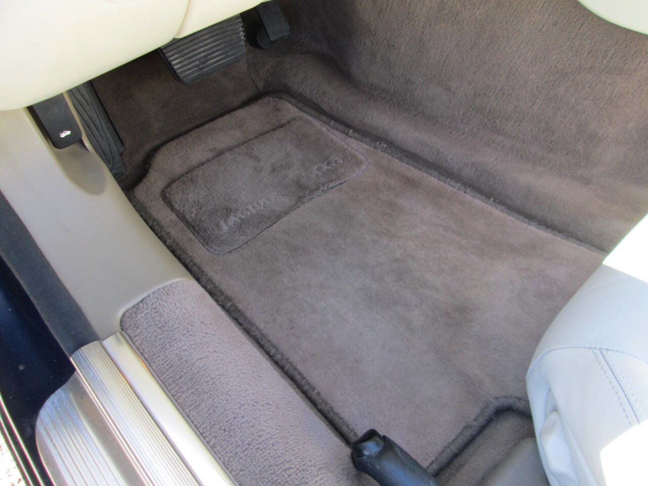 Used 1998 Jaguar XK8 XK8 2dr Convertible image 13