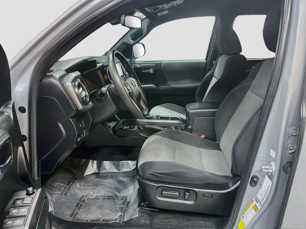 Used 2021 Toyota Tacoma TRD Off-Road w/ Technology Package AWD/4WD image 19