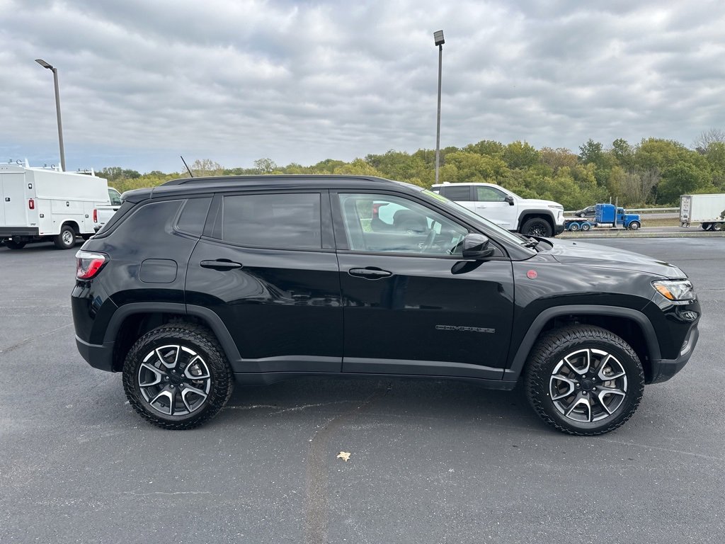 Used 2024 Jeep Compass Trailhawk image 8