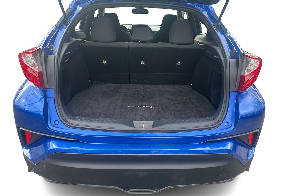 Used 2018 Toyota C-HR XLE image 11