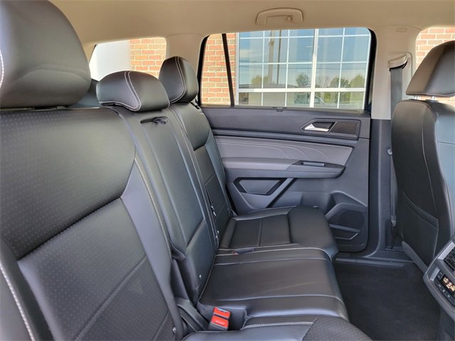 Used 2022 Volkswagen Atlas SE w/ Black Wheel Package image 17