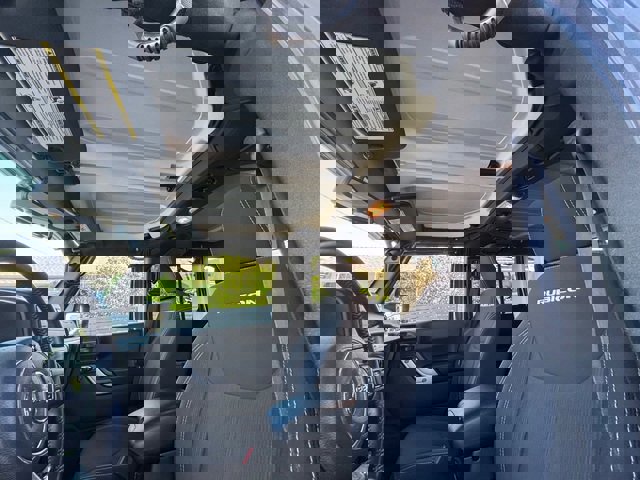 Used 2017 Jeep Wrangler Unlimited Rubicon w/ Connectivity Group image 39