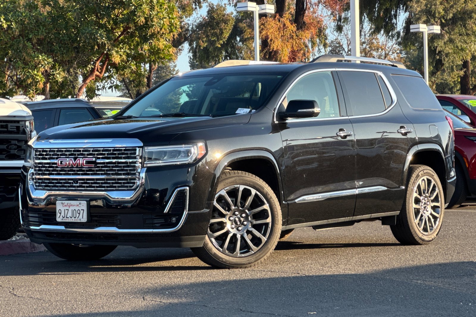 Used 2023 GMC Acadia Denali w/ Black Diamond Edition image 9
