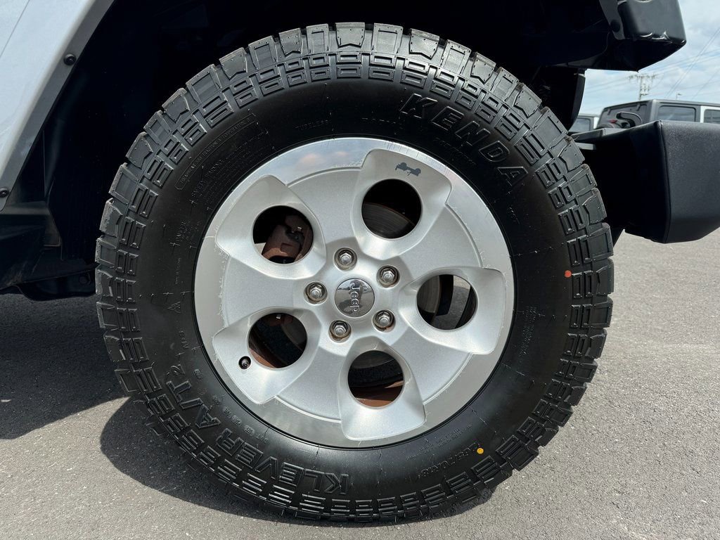 Used 2013 Jeep Wrangler Unlimited Sahara w/ Connectivity Group image 12