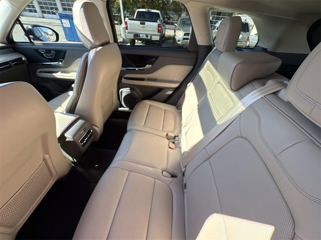 Used 2022 Lincoln Corsair FWD w/ Premium Package image 12