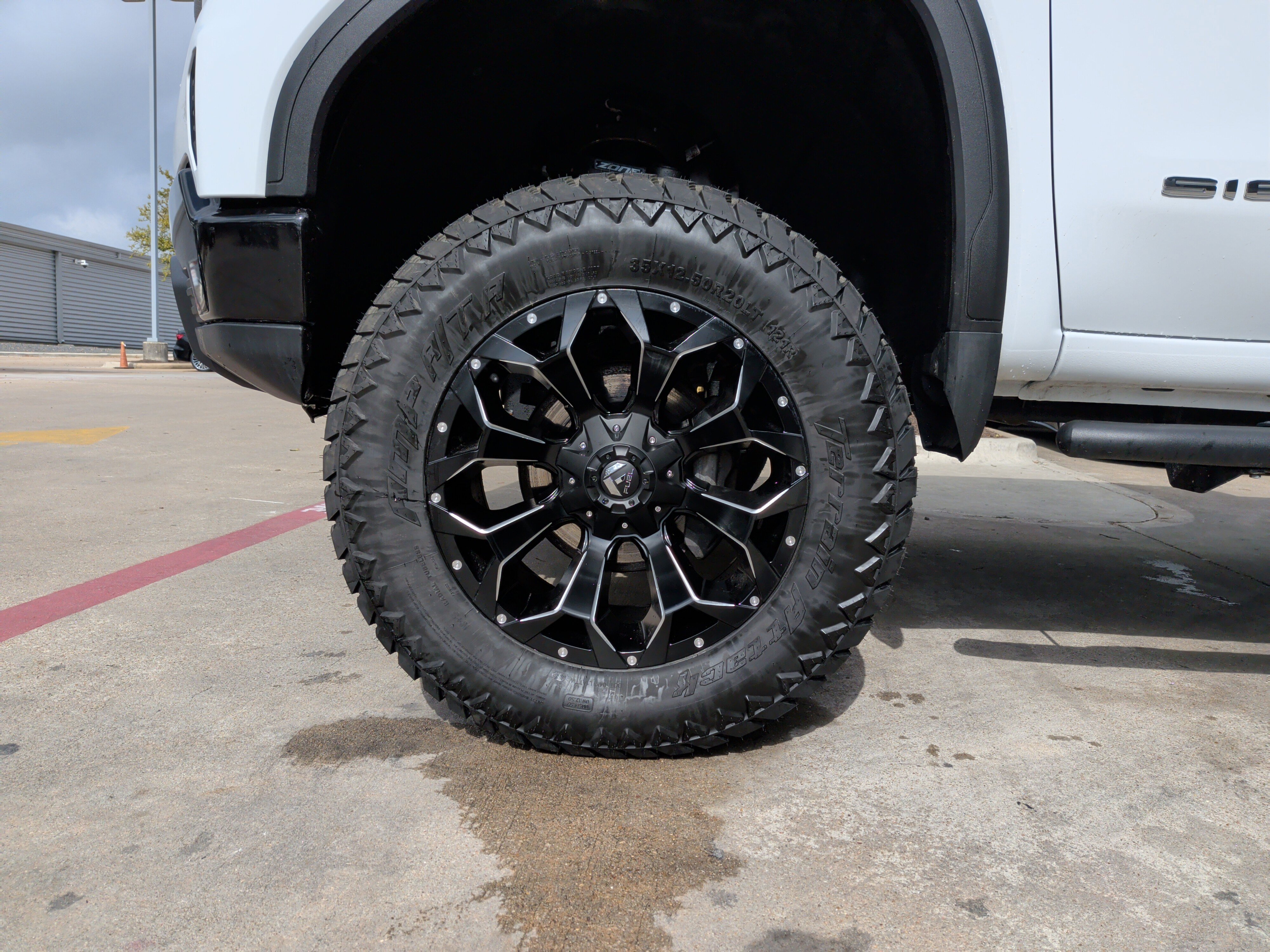 Used 2025 GMC Sierra 1500 SLE image 11